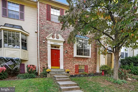 3350 Stone Heather Ct, Herndon, VA 20171