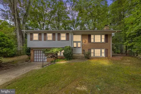 1604 Palm Springs Dr, Vienna, VA 22182