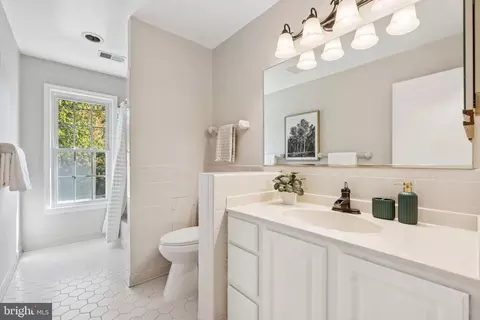 1172 Foxhound Ct, Mclean, VA 22102 photo 25