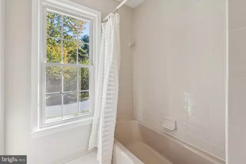 1172 Foxhound Ct, Mclean, VA 22102 photo 26