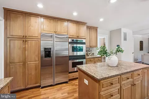 1172 Foxhound Ct, Mclean, VA 22102 photo 14