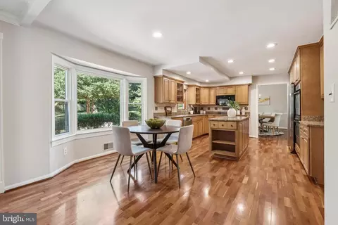 1172 Foxhound Ct, Mclean, VA 22102 photo 18