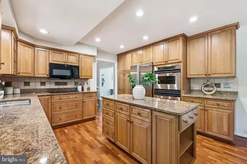 1172 Foxhound Ct, Mclean, VA 22102 photo 13