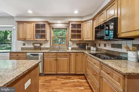 1172 Foxhound Ct, Mclean, VA 22102 photo 11