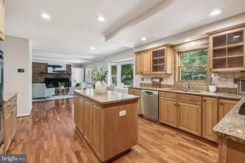 1172 Foxhound Ct, Mclean, VA 22102 photo 10