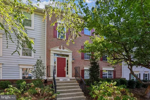 12102 Greenway Ct #101, Fairfax, VA 22033