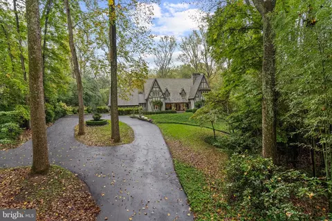 10205 Cedar Pond Dr, Vienna, VA 22182