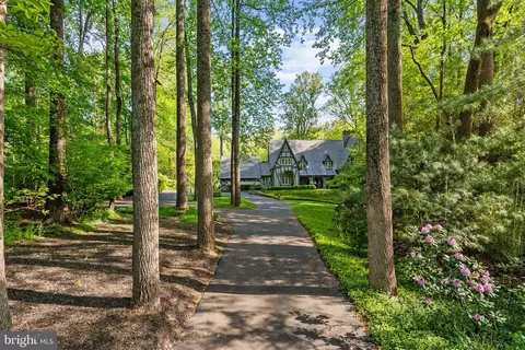 10205 Cedar Pond Dr, Vienna, VA 22182