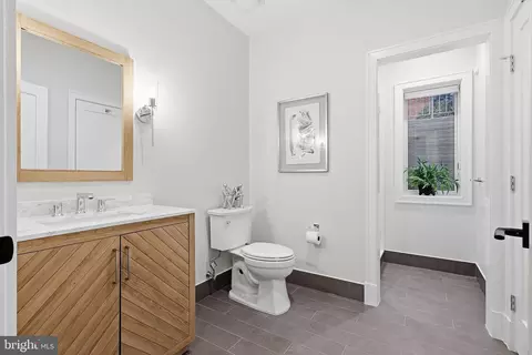 Bath - 7000 Hector Rd, Mclean, VA 22101 photo 6 of 7