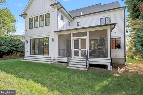 Exterior - 7000 Hector Rd, Mclean, VA 22101 photo 3 of 3