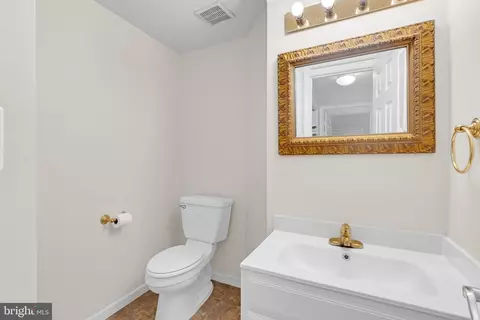Bath - 8110 Squirrel Run Rd, Springfield, VA 22152 photo 7 of 7