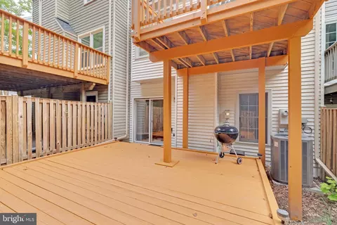 Exterior - 8110 Squirrel Run Rd, Springfield, VA 22152 photo 7 of 10