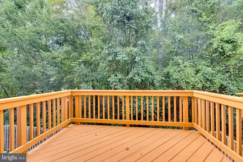 Exterior - 8110 Squirrel Run Rd, Springfield, VA 22152 photo 4 of 10