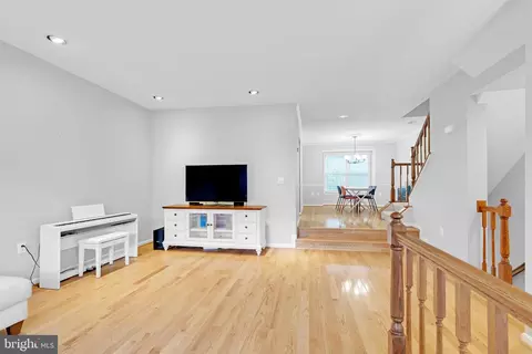 Entry Way - 8110 Squirrel Run Rd, Springfield, VA 22152 photo 1 of 4