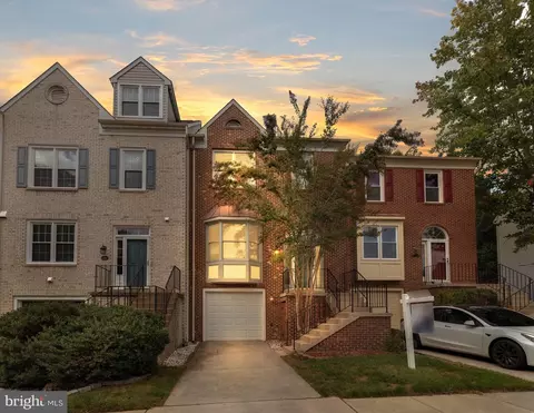 8110 Squirrel Run Rd, Springfield, VA 22152