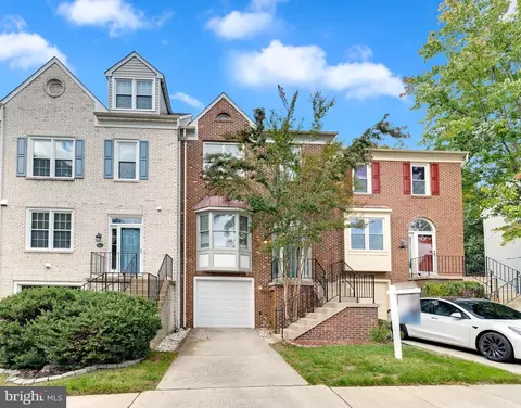 Exterior - 8110 Squirrel Run Rd, Springfield, VA 22152 photo 2 of 10