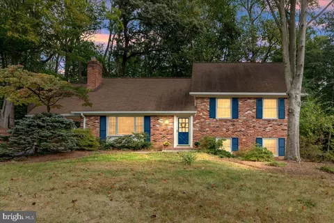 5025 Kingston Dr, Annandale, VA 22003