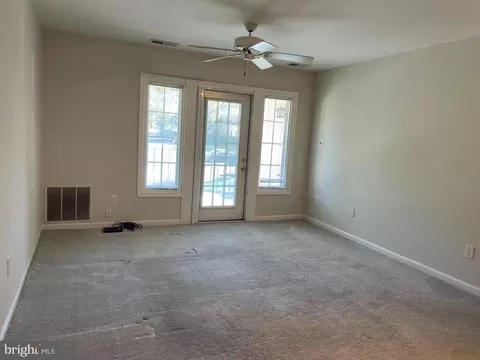 Living - 5800 E Torington Dr #836, Springfield, VA 22152 photo 1 of 1