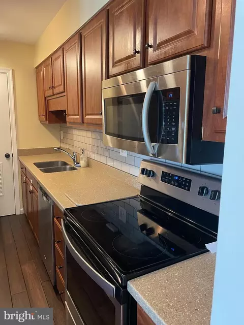 Kitchen - 5800 E Torington Dr #836, Springfield, VA 22152 photo 3 of 3