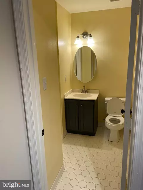 Bath - 5800 E Torington Dr #836, Springfield, VA 22152 photo 1 of 1