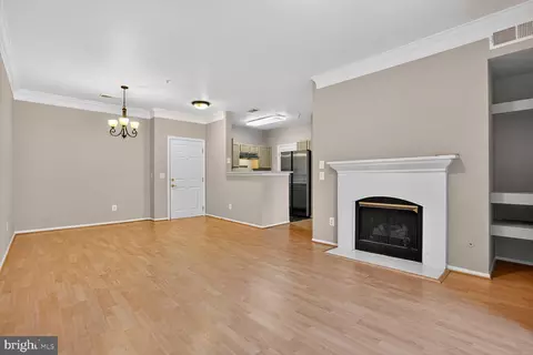 Living - 1580 Spring Gate Dr #4205, Mclean, VA 22102 photo 3 of 5