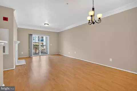 Living - 1580 Spring Gate Dr #4205, Mclean, VA 22102 photo 4 of 5