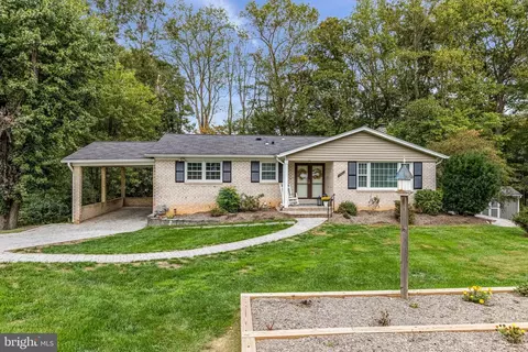 6801 Houndmaster Rd, Springfield, VA 22152