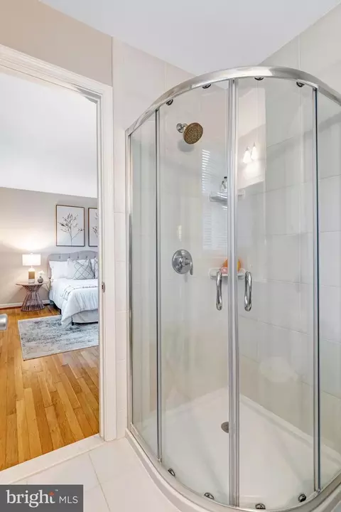 Bath - 6801 Houndmaster Rd, Springfield, VA 22152 photo 3 of 4
