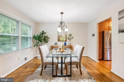 Dining - 6801 Houndmaster Rd, Springfield, VA 22152 photo 7 of 7