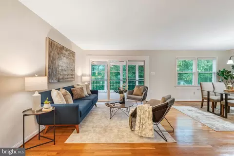 Living - 6801 Houndmaster Rd, Springfield, VA 22152 photo 2 of 5