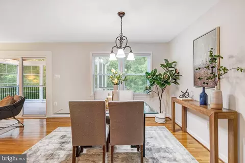 Dining - 6801 Houndmaster Rd, Springfield, VA 22152 photo 5 of 7