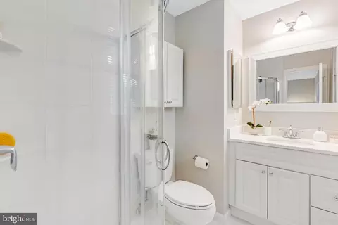 Bath - 6801 Houndmaster Rd, Springfield, VA 22152 photo 2 of 4