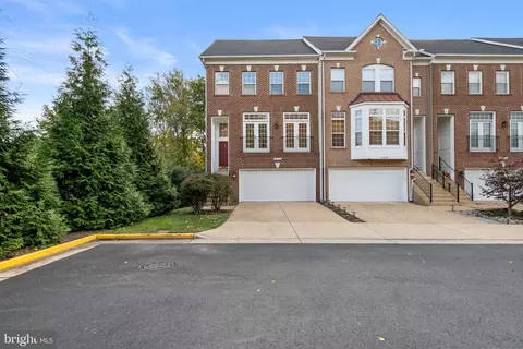 6498 Waterfield Rd, Alexandria, VA 22315