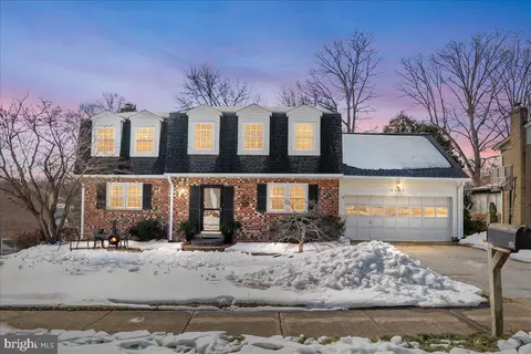5262 Pumphrey Dr, Fairfax, VA 22032