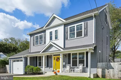 6938 Weston Rd, Falls Church, VA 22042