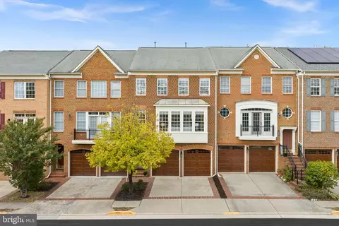 108 Monroe Mills Ln, Herndon, VA 20170