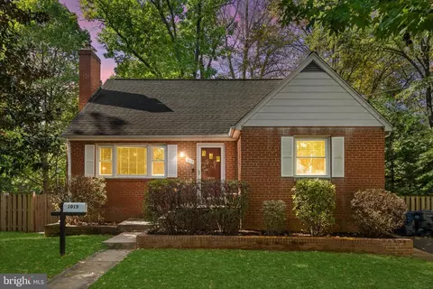 1015 Kennedy St, Falls Church, VA 22046
