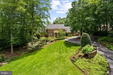 6707 Lupine Ln, Mclean, VA 22101