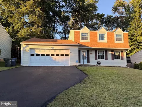 10434 Calumet Grove Dr, Fairfax, VA 22032