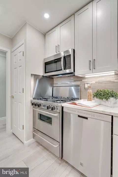 1923 Wilson Ln #202, Mclean, VA 22102 photo 12
