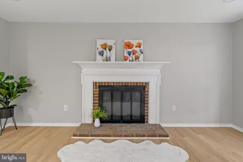 Living - 6122 Mantle Rd, Burke, VA 22015 photo 5 of 7