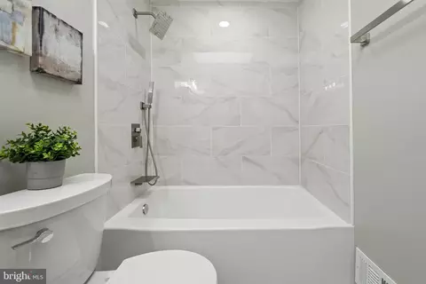 Bath - 6122 Mantle Rd, Burke, VA 22015 photo 4 of 4