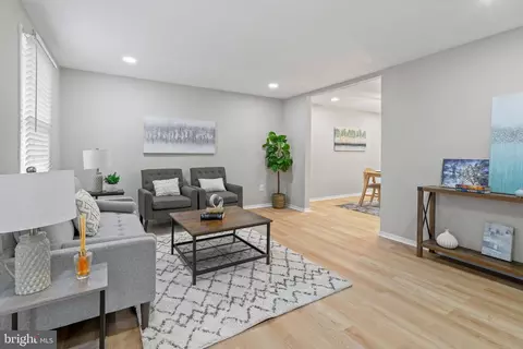 Living - 6122 Mantle Rd, Burke, VA 22015 photo 2 of 7