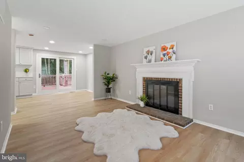 Living - 6122 Mantle Rd, Burke, VA 22015 photo 6 of 7