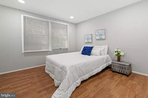 Bedroom - 6122 Mantle Rd, Burke, VA 22015 photo 4 of 7