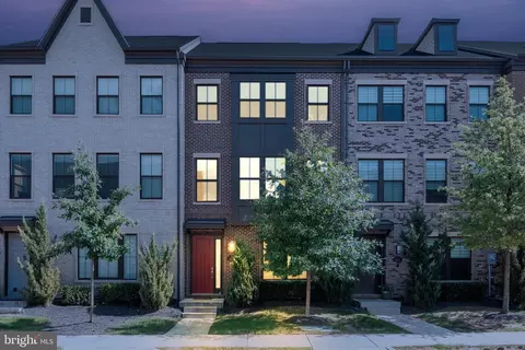 3055 Alan Shepard St, Herndon, VA 20171