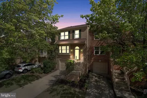 8444 Millwood Dr, Springfield, VA 22152 photo 3