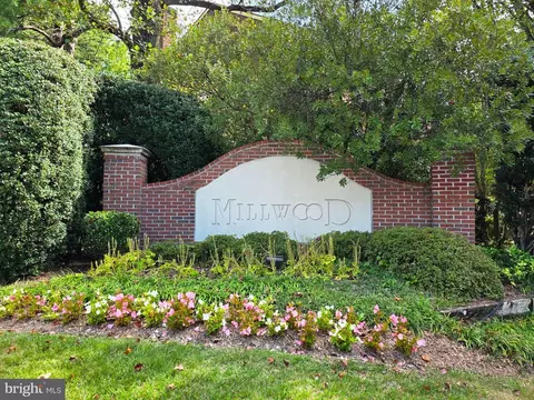 8444 Millwood Dr, Springfield, VA 22152 photo 2