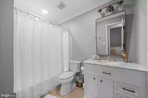 Bath - 1213 Pine Hill Rd, Mclean, VA 22101 photo 7 of 7