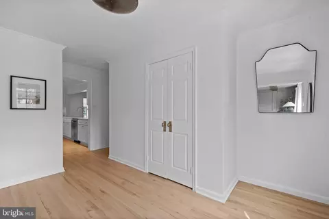 Entry Way - 1213 Pine Hill Rd, Mclean, VA 22101 photo 4 of 10